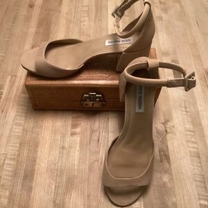 Steve Madden Irenee block heel sandals in camel suede 9.5 M